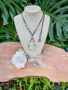 The 9 KNOTS White Howlite & White Agate Necklace