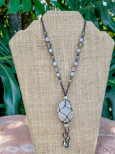 Load image into Gallery viewer, Clear Quartz &amp; White Agate Necklace
